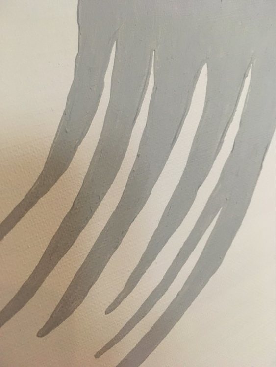 Närbild på en stilren originalmålning i grå nyanser. Hjärtmotiv av nutidskonstnären C.Brüggmann.