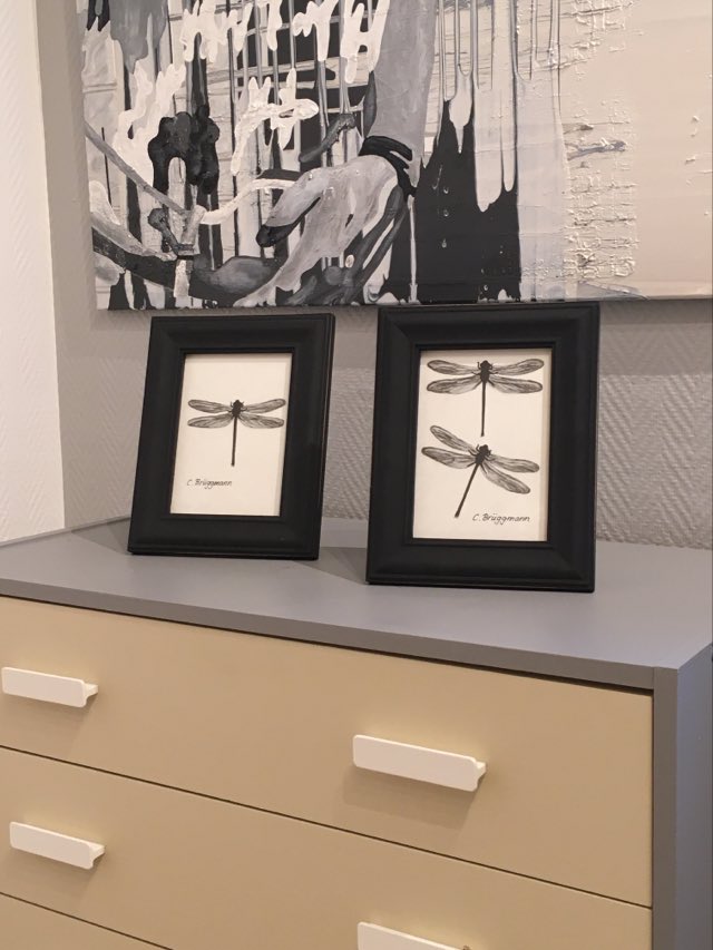 Stilren svart-vit konst av C.Brüggmann. Stora och små unika originalmålningar till dit kök, sovrum, arbetsrum, hall eller vardagsrum.