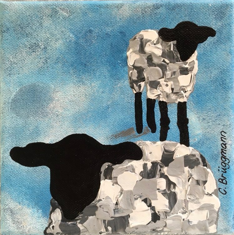 Fårkonst med två målade grå gotlandsfår inspirerade av fåren och miljön på Gotland.