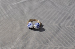 Mamma Mia-inspirert Ring med Blomsterformet Porselenperle