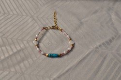 Barnearmbånd med rosenkvarts, ferskvannsperler og imperial jasper