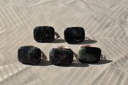 Håndlaget Ring med Rå Snowflake Obsidian
