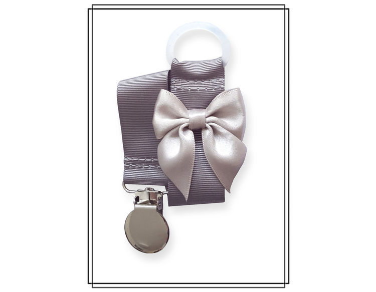 Grå napphållare med ljusgrå rosett - silver
