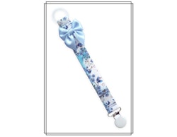 Napphållare blå blommor med ljusblå rosett - vitt clip