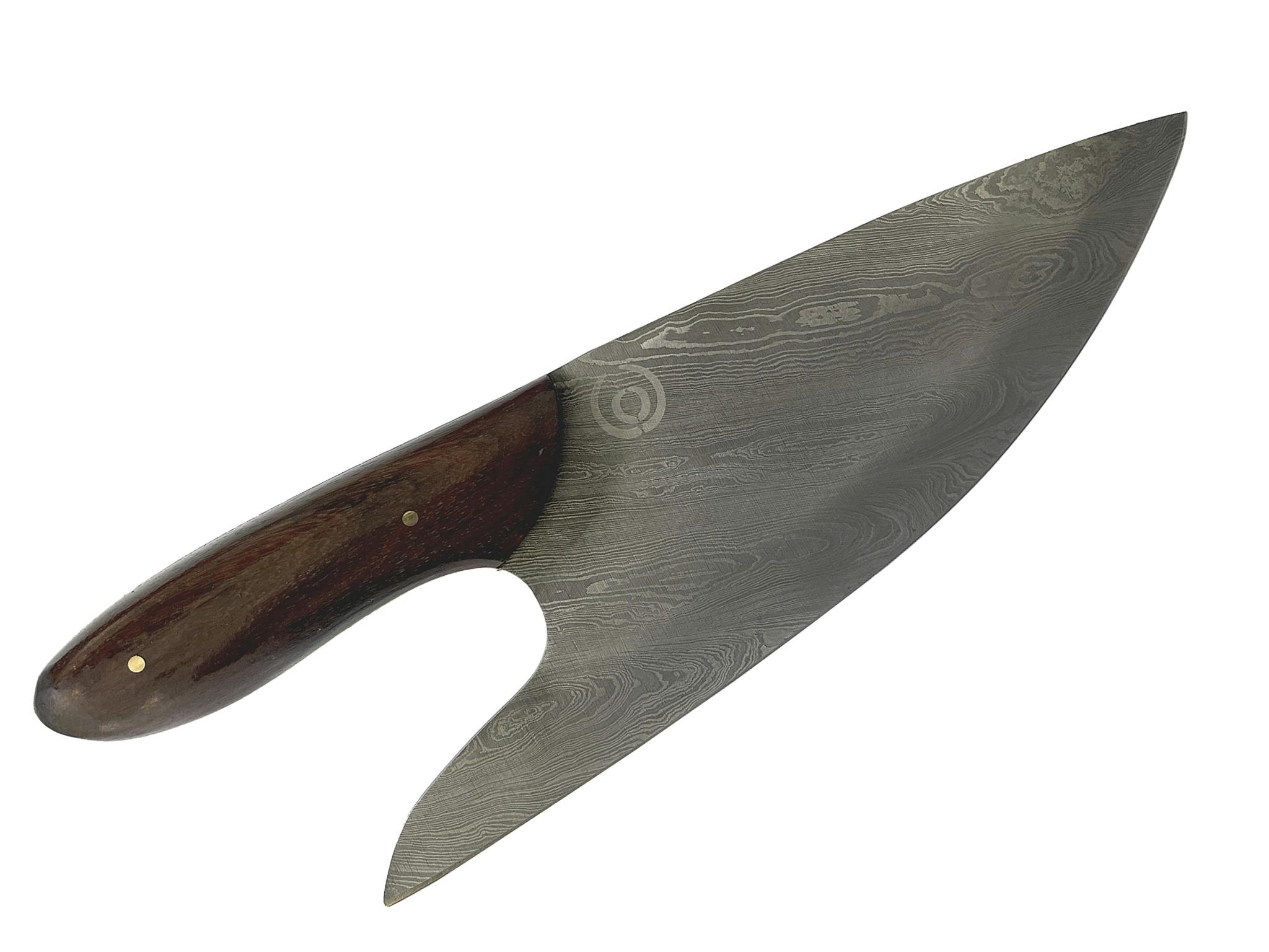 En unik design av kockkniv, handgjord i äkta damascusstål. Designad i Sverige