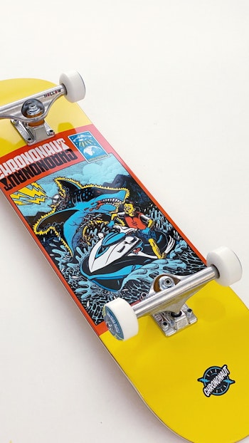 Super Pro Complete Chrononaut ''Chompy'' * Independent Forged Hollow trucks