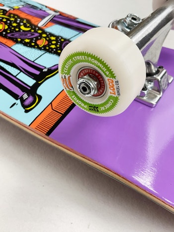 Super Pro Complete Chrononaut ''The Man'' * Independent Forged Hollow trucks