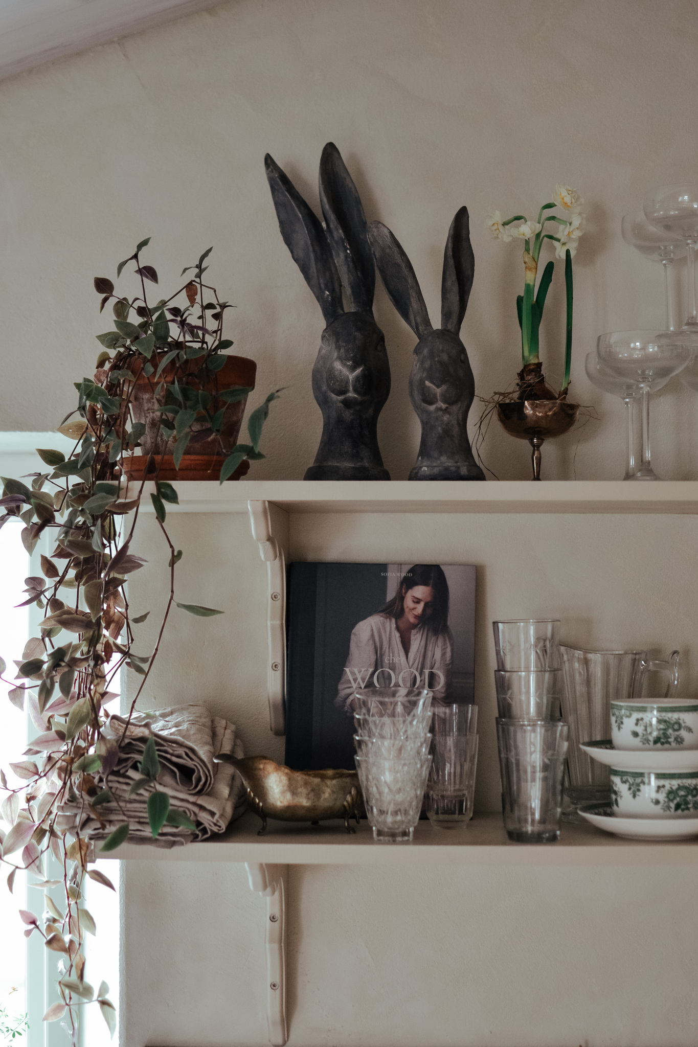 Hare, 39 cm - matt mörkgrå