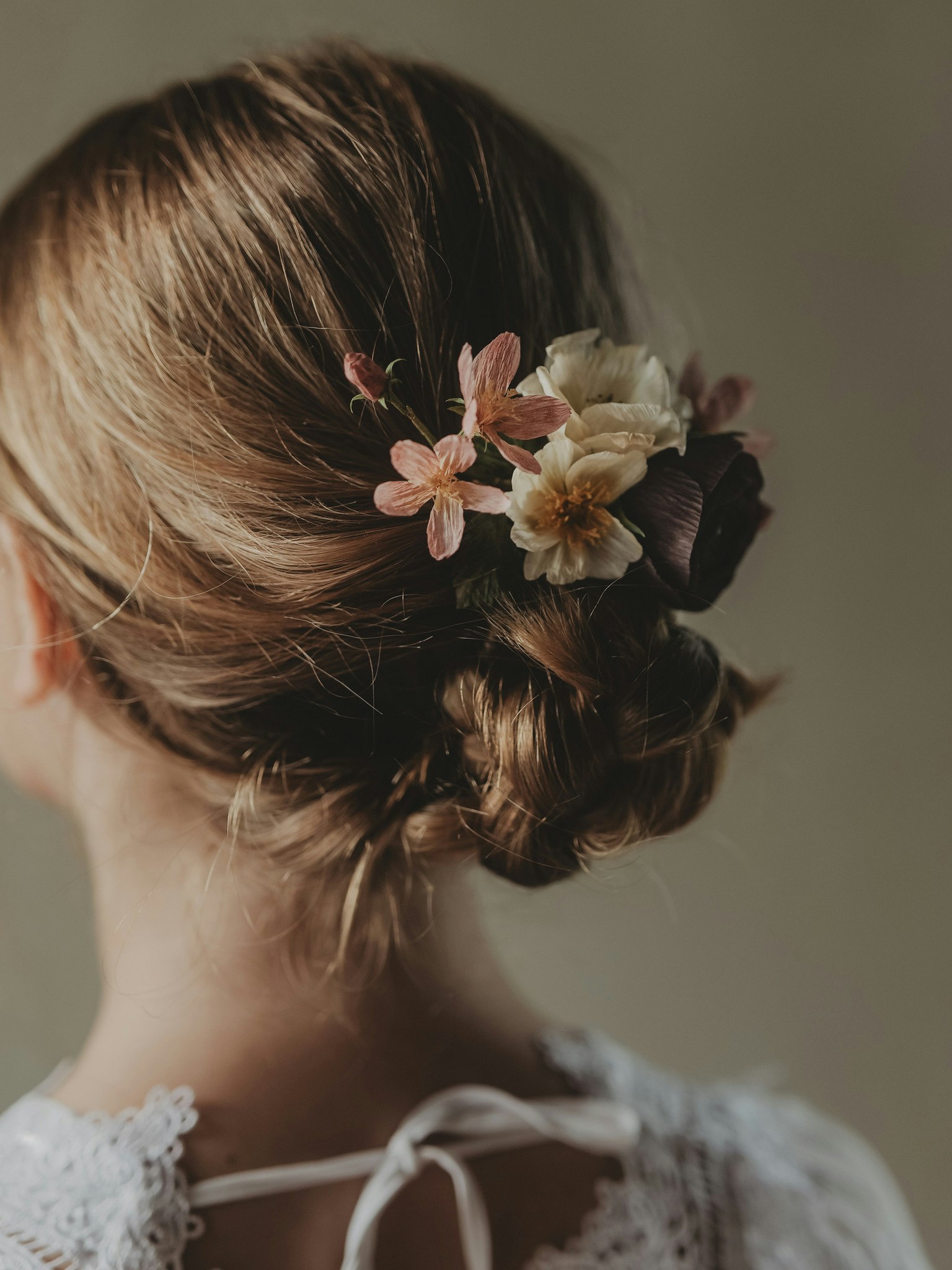 Hårsmycke "SKYMNINGSBLOMMOR" -  av Linnéa Ahlsten Lundgren