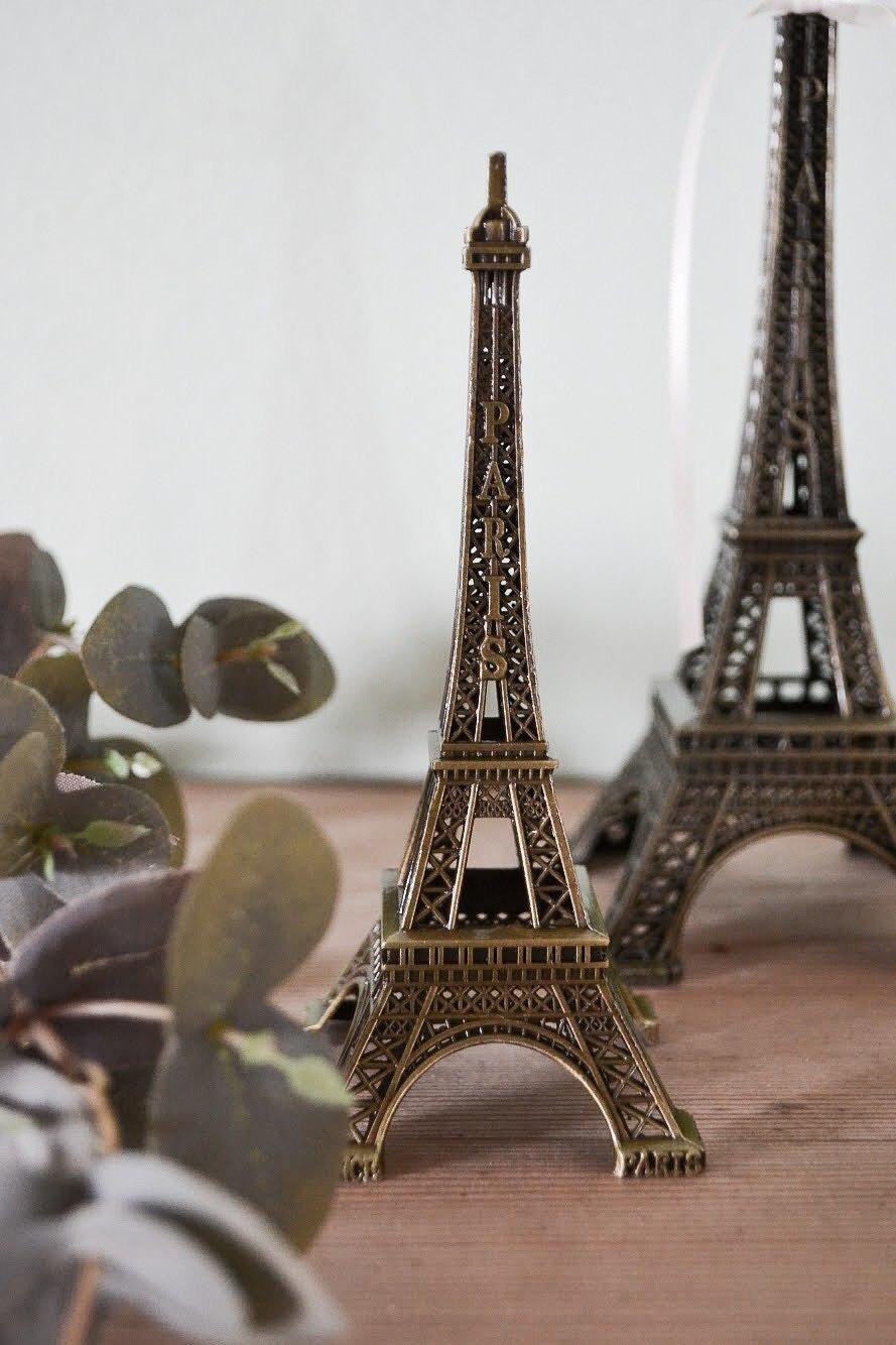 Eiffeltorn från Paris (mellan)