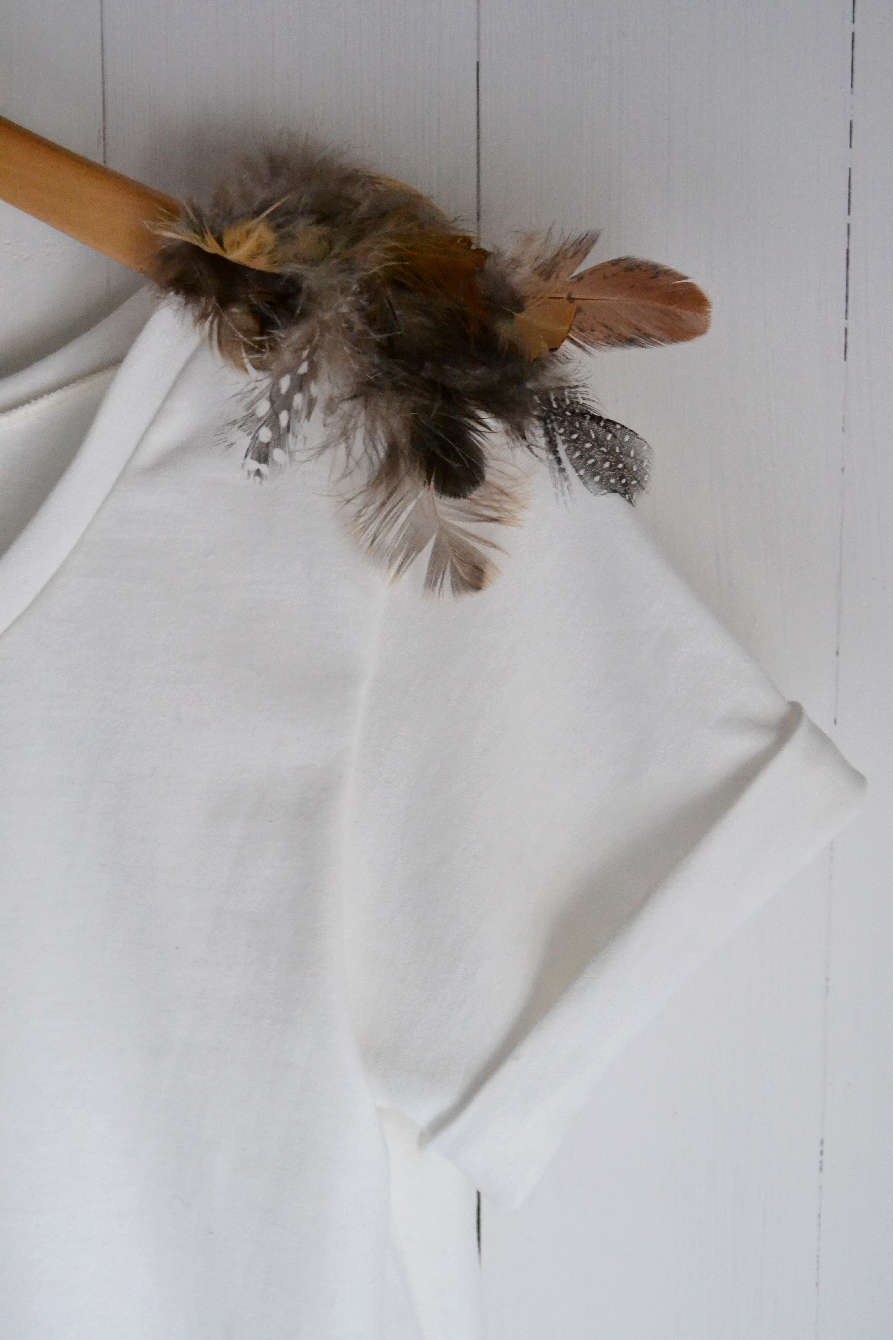 FEATHER DETAIL ETERNITY T-SHIRT