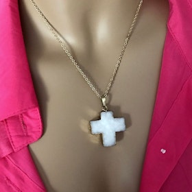 Halsband med vitt kors