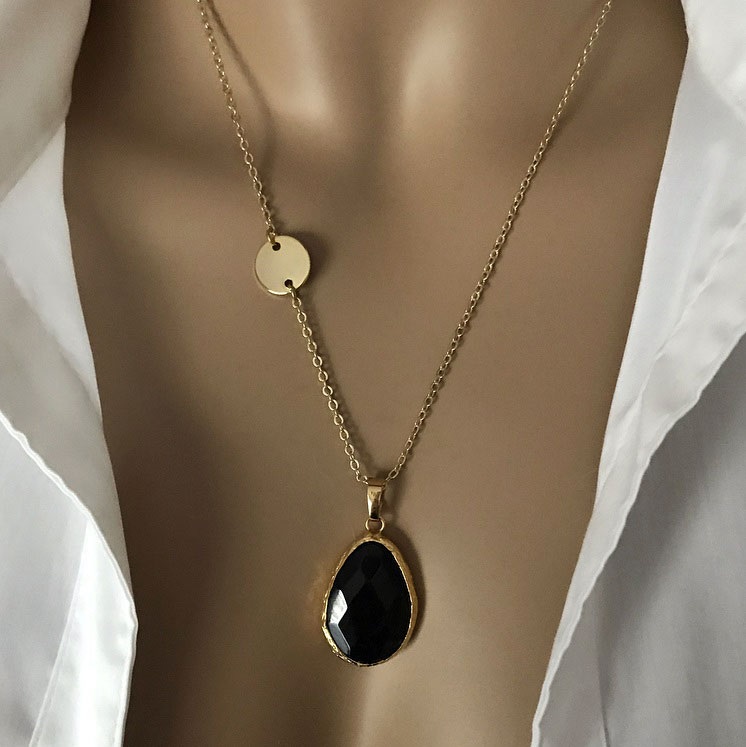 Guldpläterat halsband med svart onyx sten