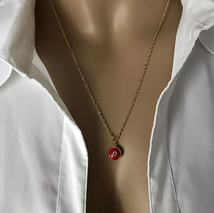 Guldpläterat halsband med litet rött öga - C.M.H Design Jewellery