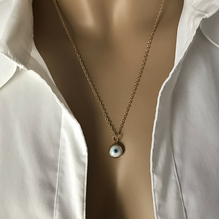 Guldpläterat halsband med vitt litet öga - C.M.H Design Jewellery