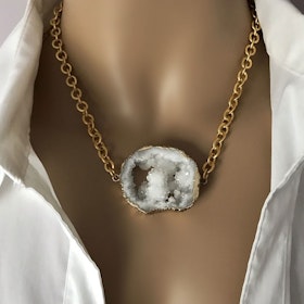 Halsband med vit Druzy Agat sten