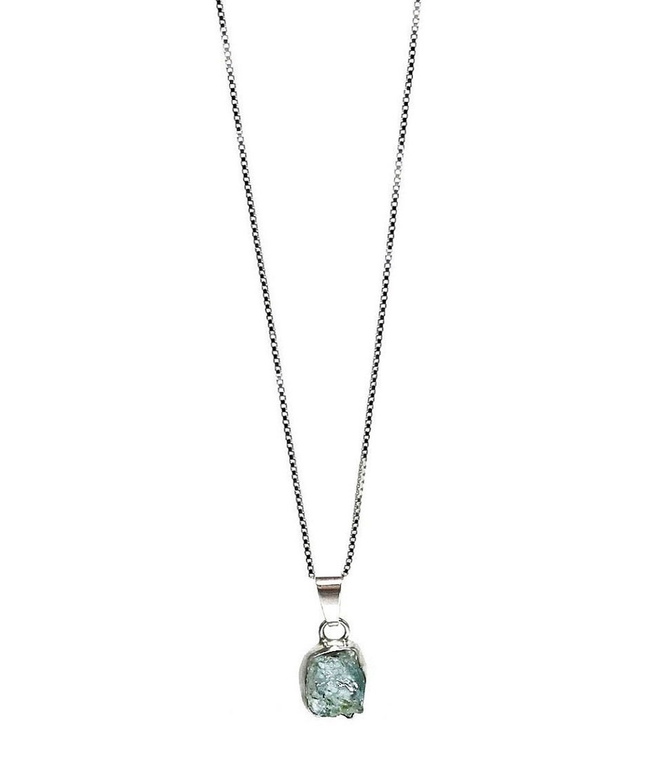 Halsband i silver med rå blå akvamarin sten
