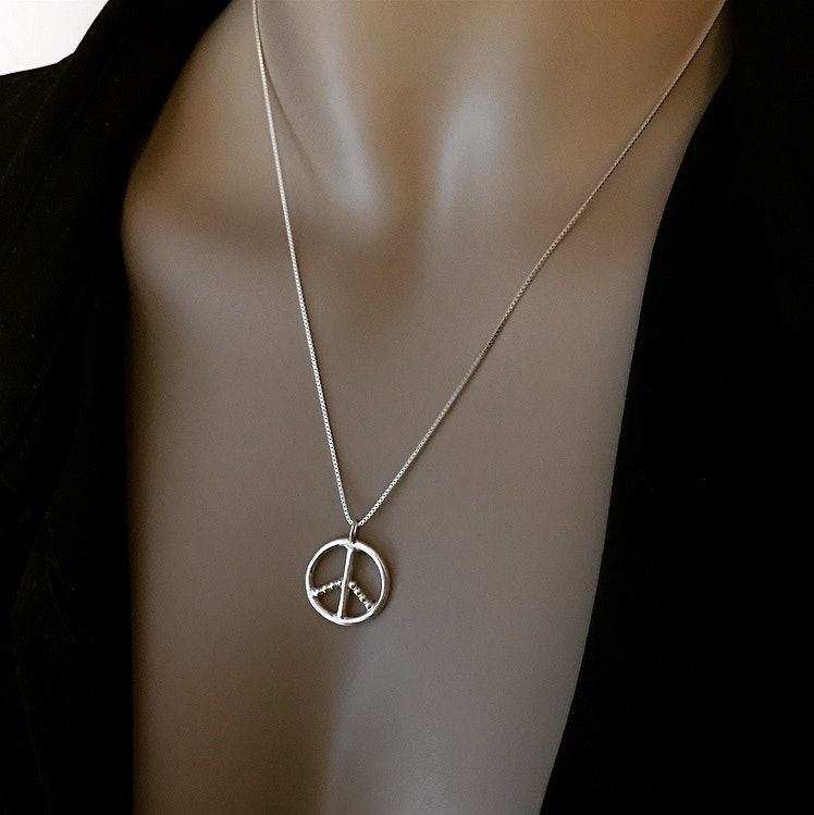 Halsband med Peace symbol hänge silver - C.M.H Design Jewellery