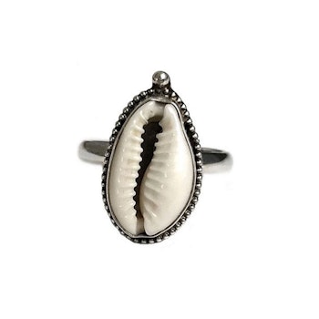 Silverring med snäcka Cowrie