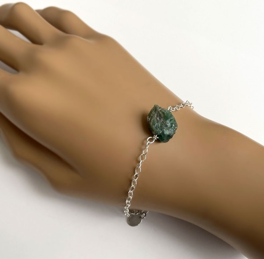 Apatit armband med grön rå sten silver