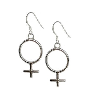 Silverörhängen med symbol kvinna