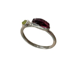 Tvåstensring Granat och Peridot