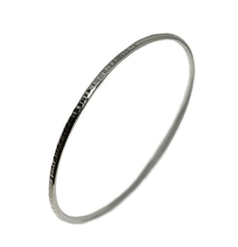 Armring med hamrad yta silver
