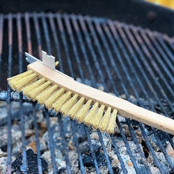 Rengöringsborste med rostfri skrapa till grillen