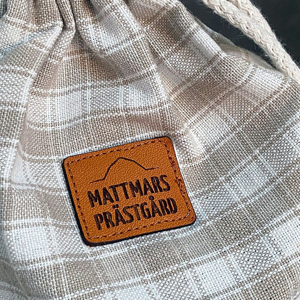 Skovårdskit Mattmars prästgård i påse av återbrukat tyg