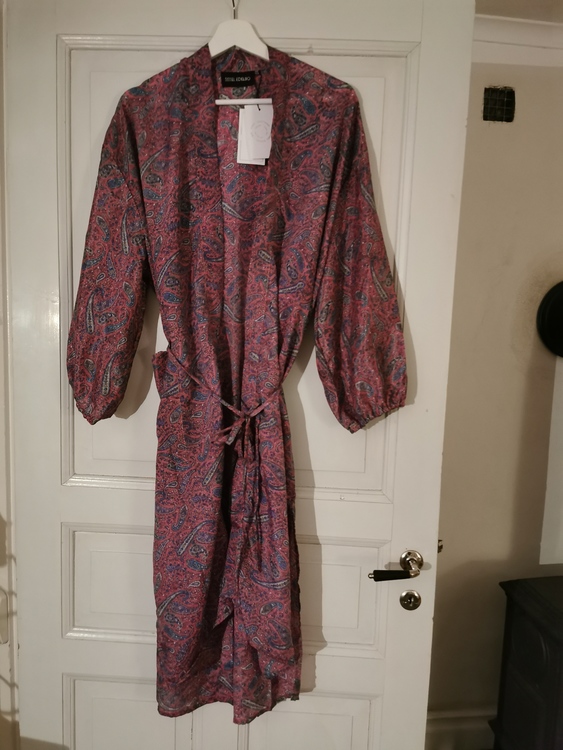 Kimono lång  rosamönstrad