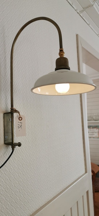 Vit Vägglampa