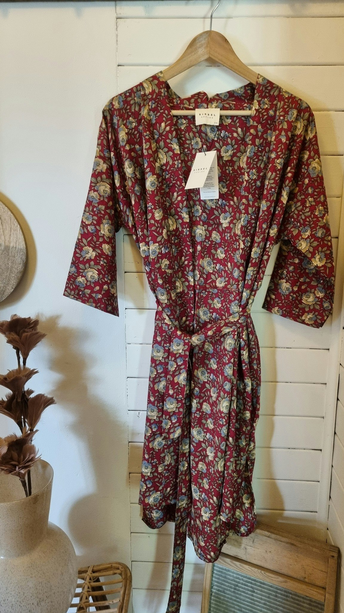 Blommig kimono - vinröd botten