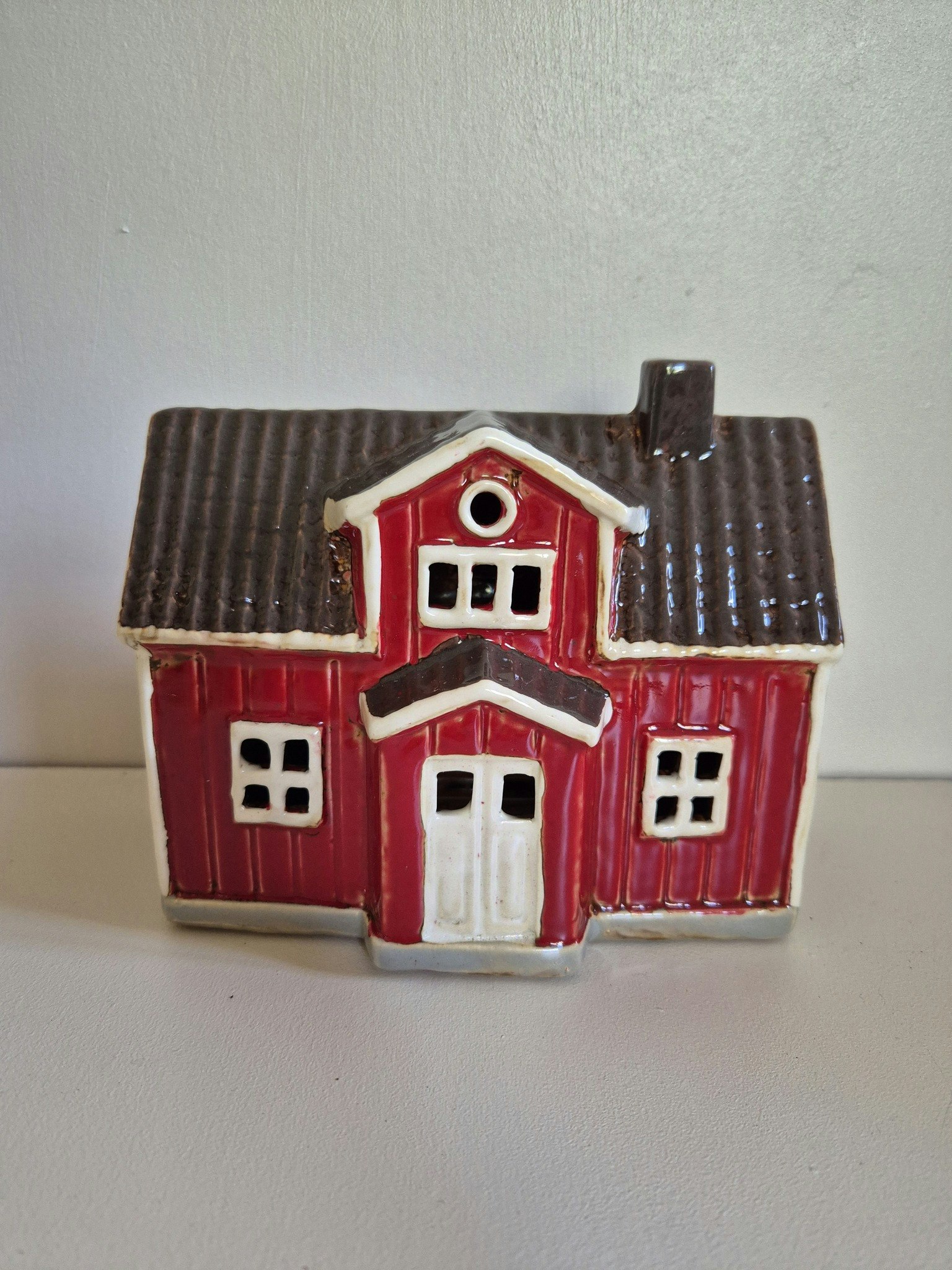 Keramikhus herrgårdslikande - rött