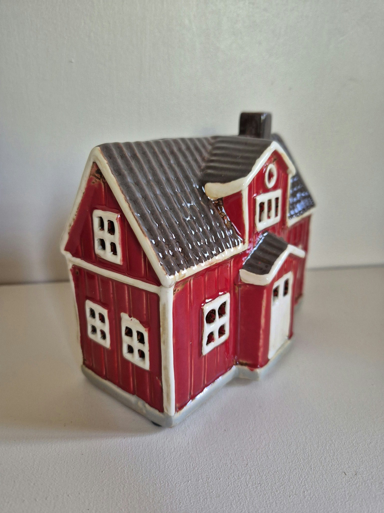 Keramikhus herrgårdslikande - rött