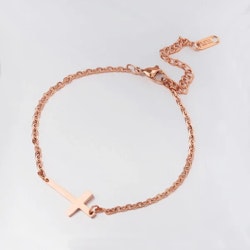 Armband i roseguld med kors i rostfritt stål