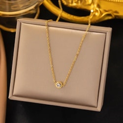 Guldpläterat halsband med kristall