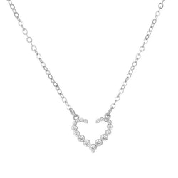 Halsband med hjärthänge i gnistrande silverfärg