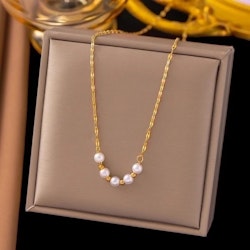 Halsband i guld med fem pärlor