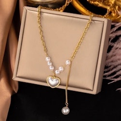 Halsband med pärlhjärta och kedjedetalj