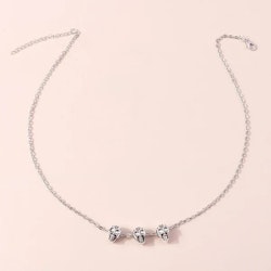 Halsband med tre dödskallar i silver