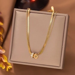 Dubbelt halsband med guldringar