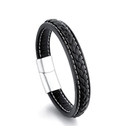 Svart armband i läderlook med diskret flätning