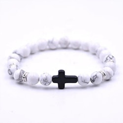 Vitt armband med svart kors