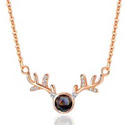 Halsband med gyllene renhorn och mörk sten