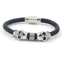 Svart armband med dubbla dödskallar