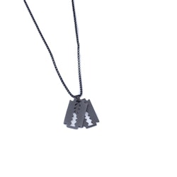 Svart halsband med dubbla rakblad, 60 cm