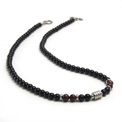 Halsband med rödbrun sten & svarta pärlor, 47 cm