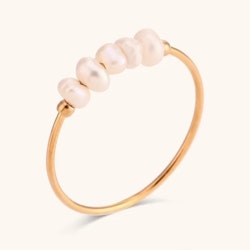 Elegant ring med sötvattenpärlor