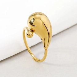 Ring med gyllene regndroppe