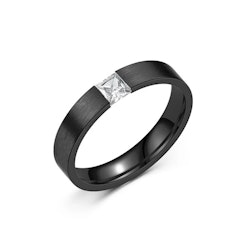 Svart ring med prinsesslipad sten